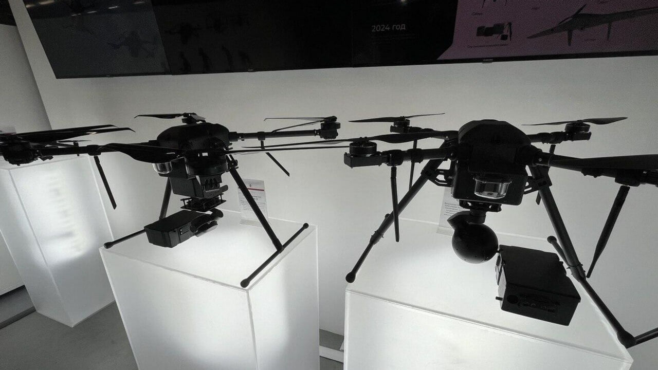 Хабаровский механический завод создаст производство материала для 3D печати деталей БПЛА Проектная мощность предприятия составит 6 тонн филамента термопластичного расходного материала в месяц или до 72 тонн в год Основной продукцией станут нити из PLA и PETG пластиков ключевых материалов для аддитивного производства Общий объем инвестиций по соглашению с Корпорацией развития Дальнего Востока и Арктики составляет 7 4 млн рублей Ввод проекта в эксплуатацию намечен на второй квартал 2026 года с выходом на полную мощность в 2027 году Подробнее   Подпишись на MASHNEWS