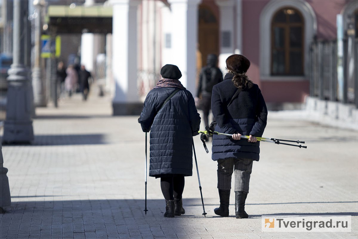 В Госдуме допустили ещё одно повышение пенсий в этом году  Член экспертного совета по развитию цифровой экономики при комитете по экономической политике ГД Валерий Тумин допустил, что пенсии россиян в этом году будут повышены ещё на 2-3%.   #пенсия