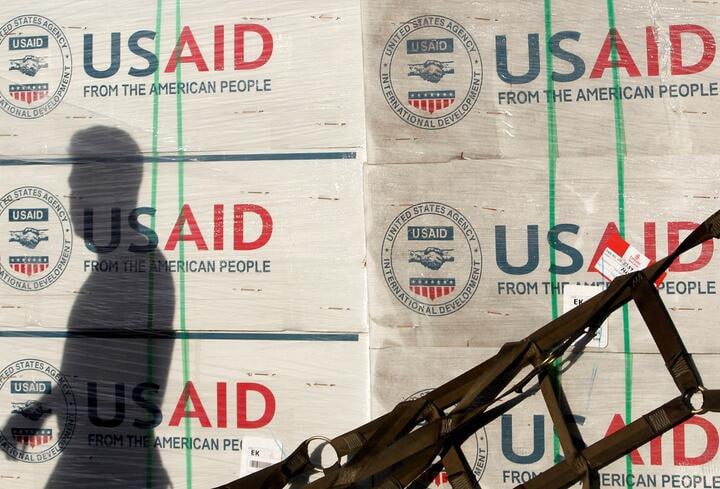 В Белом доме начали обсуждать закрытие USAID как независимого агентства и передачу его под контроль Госдепартамента.  Напомним, ранее Дональд Трамп приостановил почти всю международную помощь США на 90 дней.      Не открывается ссылка? Попробуйте эту или скачайте наше приложение для Android или iOS.