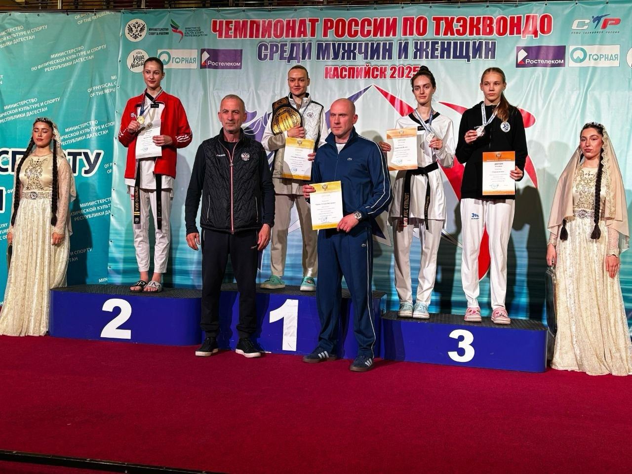 Тхэквондистка из Ленобласти взяла бронзу на чемпионате России 16 по 21 апреля в Каспийске проходил чемпионат России по тхэквондо ВТФ. Спортсменка из Ленинградской области Полина Дзарагазова успешно выступила на соревнованиях. Тхэквондистка из 47 региона завоевала бронзовую медаль среди девушек в категории «до 57 килограммов». Уже в мае Полина Дзарагазова отправится в Болгарию, где пройдет европейский Кубок президента. Отметим, чемпионат России собрал более 400 спортсменов из 49 регионов страны. Они боролись за медали в 16 весовых категориях. 47channel.ru - о жизни Ленинградской области и не только