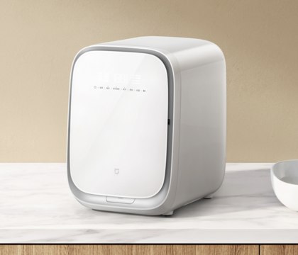 Xiaomi выпустила компактную стиральную машину Mijia Mini Washer с умной сушкой за $280 Компания Xiaomi выпустила стиральную машину под названием Mijia Mini Washer. Это компактное устройство, которое позволяет стирать до 1,2 кг белья. А еще она уничтожает до 99,99 % бактерий, 100 % вирусов и клещей. Mijia Mini Washer оснащена система интеллектуальной сушки. Читать далее