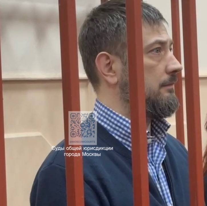 Суд в столице провозгласил приговор экс-вице президенту банка «Агросоюз» и другим фигурантам по делу о мошенничестве, организации преступного сообщества и участии в нем   Приговором Басманного районного суда города Москвы   Шеловских С.В. - признан виновным в совершении преступлений, предусмотренных ч.1 ст. 210 УК РФ, ч. 4 ст. 159 УК РФ.  Суд окончательно назначил наказание в виде лишения свободы на срок 17 лет, с отбыванием наказания в исправительной колонии строгого режима, с ограничением свободы сроком на 1 год.   Петренко Н.М. - признана виновной в совершении преступлений, предусмотренных ч. 3 ст. 210 УК РФ, ч. 4 ст. 159 УК РФ.  Суд окончательно назначил наказание в виде лишения свободы на срок 15 лет, с отбыванием наказания в исправительной колонии общего режима, с ограничением свободы сроком на 1 год.  Макарцев Д.А.-  признан виновным в совершении преступлений, предусмотренных ч. 3 ст. 210 УК РФ, ч. 4 ст. 159 УК РФ.  Суд окончательно назначил наказание в виде лишения свободы на срок 14 лет, с отбыванием наказания в исправительной колонии строгого режима, с ограничением свободы сроком на 1 год.    #басманный