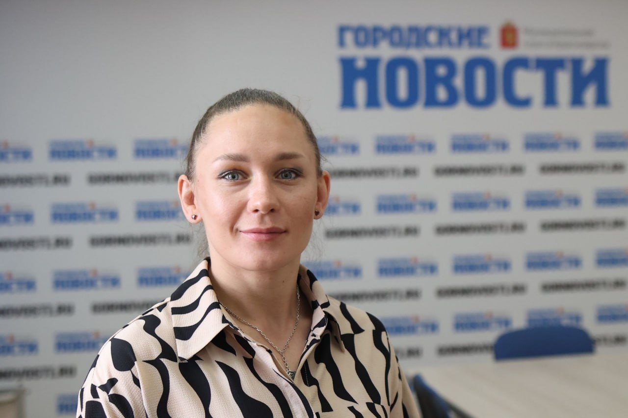 Спортсменка Ольга Хорошавцева продолжает собирать победы на престижных соревнованиях. В апреле красноярка триумфально победила на чемпионате Европы по вольной борьбе, а в июне стала лучшей в России — уже в восьмой раз. Теперь её цель — золото на сентябрьском чемпионате мира. Ольга рассказала о детских годах, первых соревнованиях, о победах, выступлениях с травмой, проблемах в краевой борьбе и многом другом Фото: Михаил Шуклин