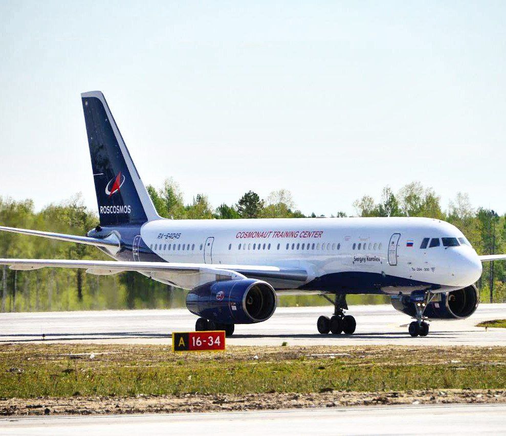 Самолет Роскосмоса Ту-204-300 выполнил первый официальный рейс в аэропорт космодрома Восточный! Теперь космические аппараты можно будет доставлять авиатранспортом напрямую на космодром, что сократит время транспортировки, отметили в Роскосмосе Фото: Космический центр «Восточный»