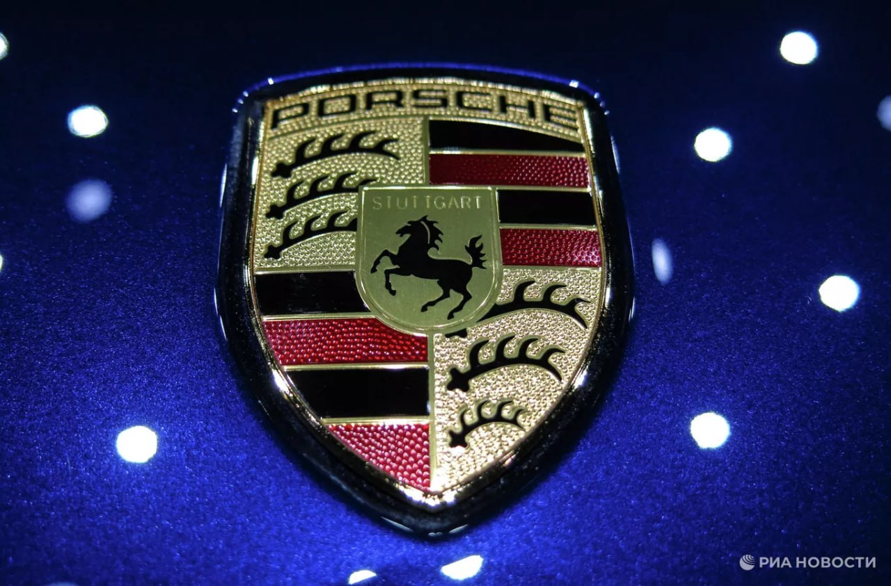 Продажи авто Porsche упали сильнейшими за 16 лет темпами За 2024 й год было продано всего почти 280 тыс машин падение в продажах стало сильнейшим с 2009 го года пишет Блумберг Основными факторами снижения Porsche называет тяжелые рыночные условия особенно в сегменте товаров роскоши а также высокую конкуренцию на китайском рынке