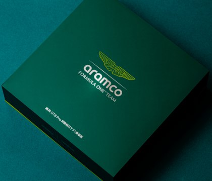 realme выпустила GT 8 Pro Aston Martin F1 Limited Edition тематический дизайн и 1 ТБ памяти Компания realme сообщила о выпуске лимитированной версии флагмана GT 8 Pro Аппарат получил название Aston Martin F1 Limited Edition и посвящен гоночной команде Aston Martin F1 Team