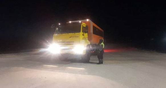 Тазовские автоинспекторы провели проверку соблюдения правил перевозки грузов и пассажиров автомобильным транспортом В ходе проверки порядка 25 транспортных средств выявлено 2 административных правонарушения Наиболее распространенными нарушениями стали несоблюдение правил использования тахографов отсутствие необходимой документации технические неисправности и нарушения правил перевозки грузов Инспекторы провели с водителями профилактические беседы и вручили тематическую литературу Подписаться на Госавтоинспекцию Ямала мвдроссии полиция гибддянао гибдд янао тазовскийрайон