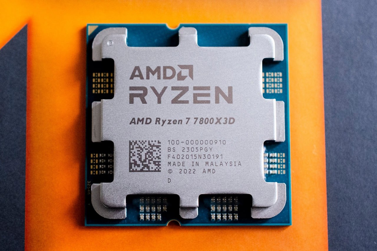 Ryzen 7 7800X3D продается в 32 раза лучше, чем самый популярный CPU от Intel - Core Ultra 7 265K. Ребята из Mindfactory выложили в открытый доступ статистику продаж за июль 2025, которой ресурс Wccftech оказался буквально шокирован.   Учитывая что цены на новый Ryzen 7 7800X3D упали ниже 27к, ситуация в целом неудивительная. Один из самых лучших игровых процессоров современности пользуется высоким спросом как при сборке ПК с нуля, так и при апгрейде.     - Ryzen 7 7800X3D за 27к хорош!   - лучше добавить до Ryzen 9800X3D   - взял Ryzen 9 9950X3D и не жалею   - зато Intel намного надежнее!