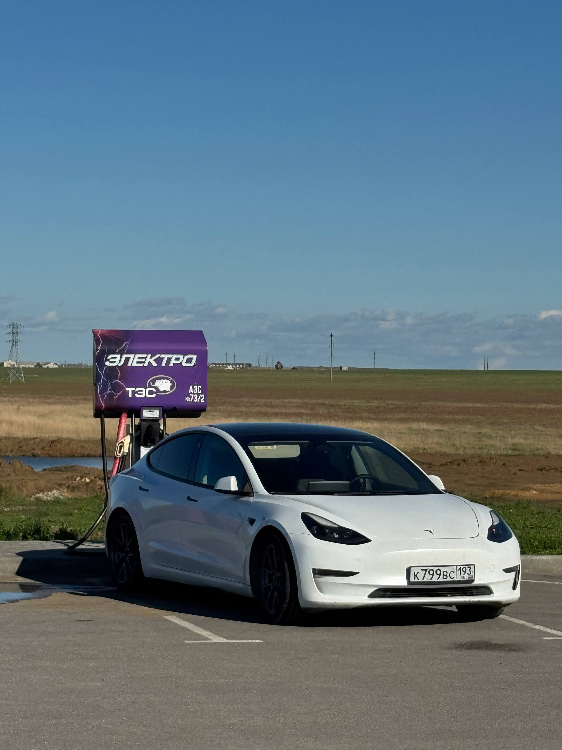 Электромобили и гибриды не пустят через Крымский мост с 3 ноября Запрет действует при въезде в Крым со стороны Таманского полуострова на участке от развязки на станицу Тамань до моста Подписал постановление губернатор Краснодарского края Вениамин Кондратьев Для электромобилей гибридов и грузовиков доступен альтернативный сухопутный маршрут от Таганрога до Джанкоя И как теперь ездить в Севастополь Пора покупать дизельную машину