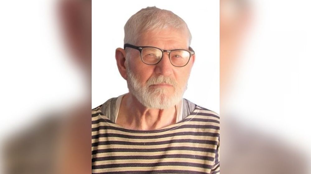 «ЛизаАлерт» Крым: пропал 87-летний мужчина в зеленой шляпе Поисковый отряд «ЛизаАлерт» Крым разместил в соцсети ориентировку на пожилого человека: «Пропал Грунин Виктор Михайлович, 87 лет, город Симферополь – село Скалистое, Бахчисарайский район». С 10 мая 2025 года его местонахождение неизвестно. Родные не знают, что с ним. Ориентировка. Фото: поисковый отряд «ЛизаАлерт» Крым/Vk Приметы исчезнувшего пенсионера: рост 176 сантиметров, плотное телосложение, седые волосы и серые глаза. Крымчанин был одет в белую куртку, серую жилетку и штаны, фиолетовую рубашку, зеленую шляпу и черные туфли. Если вы видели пропавшего пожилого мужчину, пожалуйста, позвоните на «горячую» линию отряда 8 800 700 54 52 или 112. Все звонки бесплатные.... Подробнее>>>
