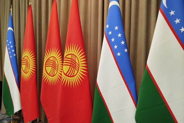 Кыргызстан и Узбекистан обсудили водохозяйственное сотрудничество на 7 м заседании комиссии Заместитель председателя кабинета министров Кыргызстана Бакыт Торобаев принял участие в 7 м заседании совместной кыргызско узбекской водохозяйственной комиссии которое прошло в городе Манас   English O zbek tilida Ўзбек тилида На русском iOS Android