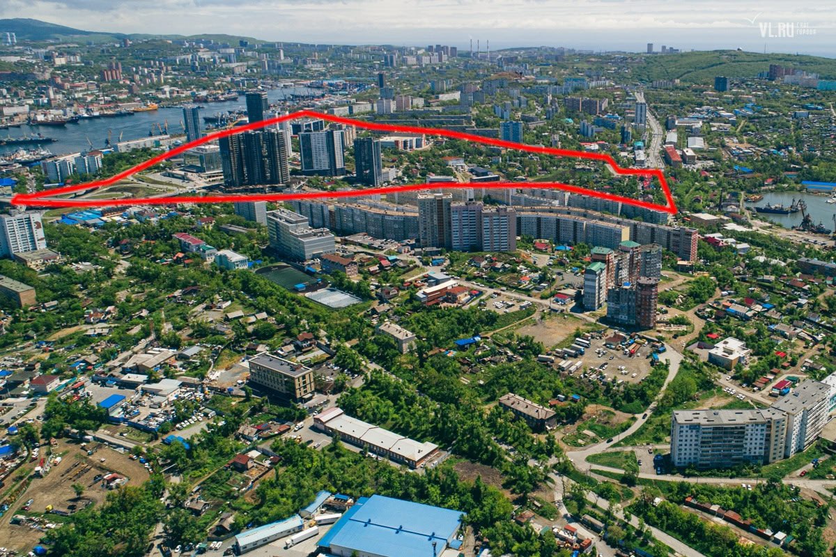 Жители Чуркина большинством проголосовали против ППТ со школой и детским садом, потому что не верят в их строительство  Администрация Владивостока подвела итоги общественного обсуждения проекта планировки межевания и территории в районе улиц Фастовской, Очаковской, Брянской, Липовой и других. Две трети участников высказались против проекта, в основном из-за грядущего изъятия частных домов, работающего бизнеса, а также нарушения градостроительных норм и недоверия к вероятности строительства социальных объектов после возведения жилых домов.  Всего в обсуждениях приняли участие 195 человек, ещё 35 не прошли идентификацию. За проект высказалось 59 человек, против – 135. Воздержался один человек, который попросил сохранить сервитут для прохода по территории гостиницы «Меридиан» к лестнице возле Мариинского театра при образовании новых участков, а также предусмотреть благоустройство пустыря и тротуара от Очаковской, 5 до Харьковской, 8.  Подробнее