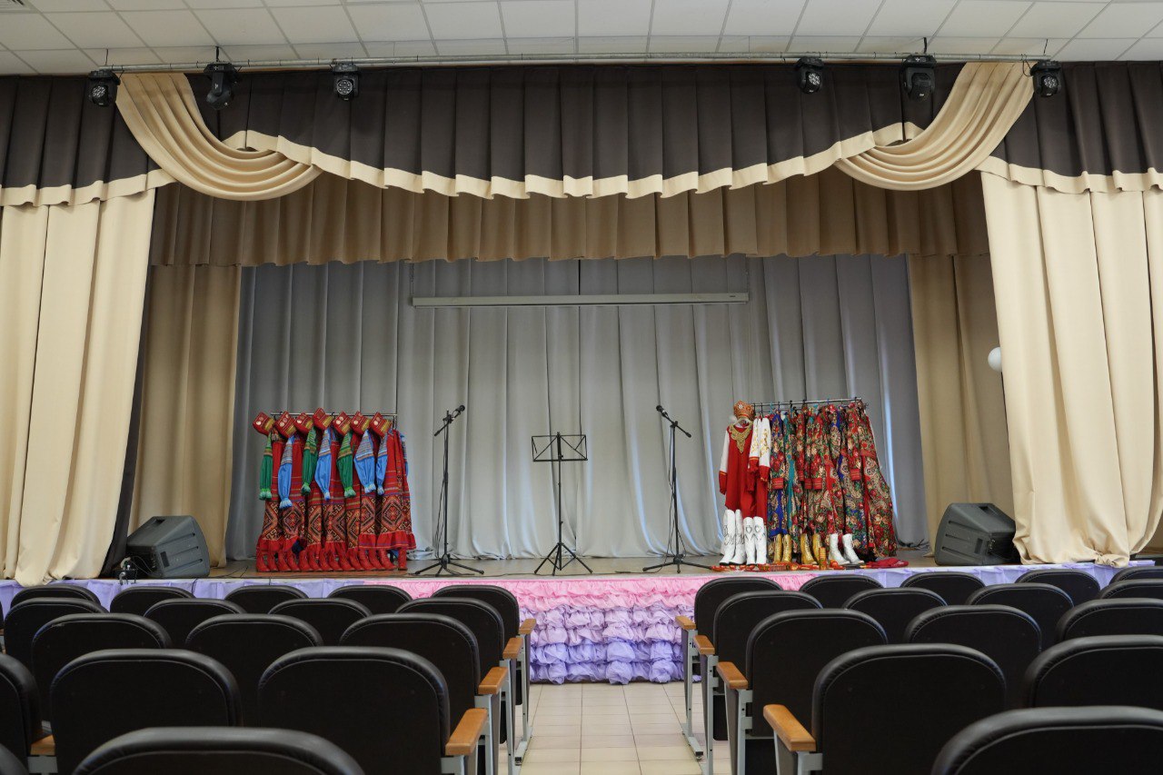 Игорь Кобзев В 2026 году продолжится активная модернизация учреждений культуры в разных уголках Иркутской области В Иркутской области в 2025 году благодаря реализации национального проекта Семья госпрограмме Развитие культуры и федеральной адресной инвестиционной программе завершилось строительство сельского клуба в поселке Новостройка Черемховского района и современного Дома культуры на 150 мест с танцевальным залом в селе Ключи Булак Братского района Завершены капремонты в 11 учреждениях Реализация программ Развитие культуры и Семья в Приангарье носит системный характер и показывает хорошие результаты Самое главное на достигнутом мы не останавливаемся в 2026 году продолжится активная модернизация учреждений культуры в разных уголках региона отметил Губернатор Игорь Кобзев В планах на 2026 год ремонт 12 объектов культуры включая два здания Школы искусств 1 в Усть Илимске Центральную городскую библиотеку в Черемхово и Детскую школу искусств в Байкальске Также будут модернизированы библиотека в рабочем поселке Чунский объекты в Шелехове Детская школа искусств им К Г Самарина и Городской музей Г И Шелехова а также клуб в поселке Усть Ордынский и другие Подписывайтесь на Правительство Иркутской области в MAX