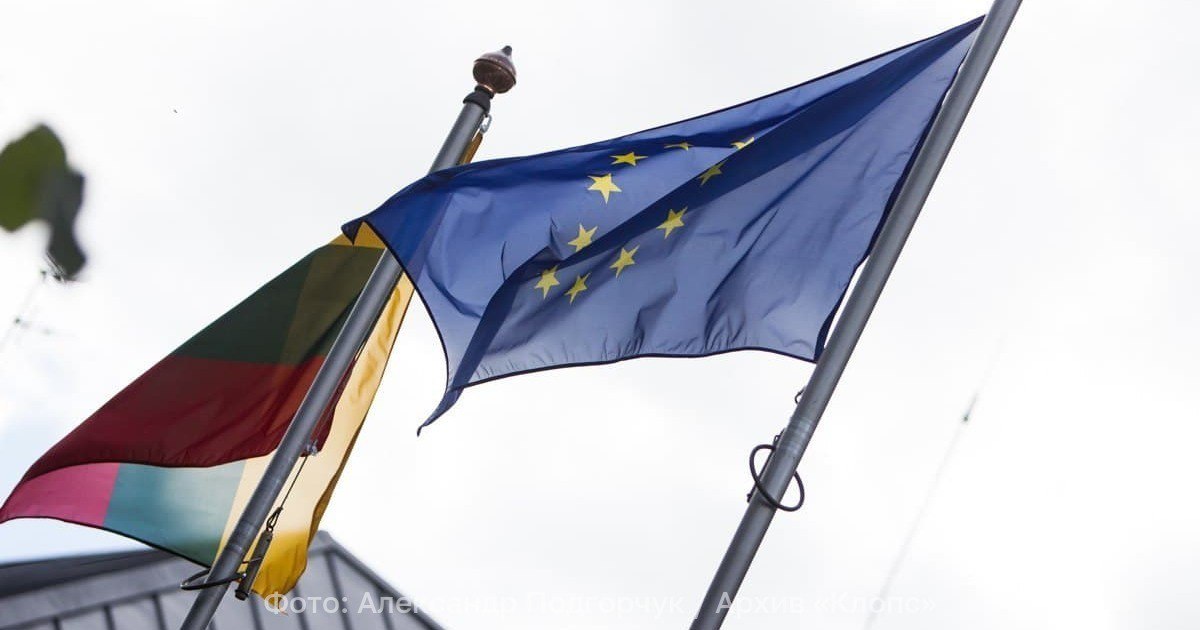 Элемент для производства ядерного оружия литовские власти кошмарят фирму поставившую в Советск подшипники Прокуратура Литвы обвинила директор компании Plungės kooperatinė prekyba Альгирдаса Разму и главного таможенного брокера фирмы в нарушении международных санкций Дочка Vičiūnai Group одним из владельцев которой является мэр Каунаса Висвалдас Матийошайтис перевозила подсанкционные товары в Калининградскую область где находится завод Вичюнай Русь говорится в сообщении ведомства которое ведёт расследование с апреля 2024 года По информации литовских СМИ предприятие 11 раз отправляло в Советск санкционные товары в том числе подшипники фоточувствительные полупроводники и электрические компоненты Эти детали могли быть использованы для производства ядерного химического или биологического оружия