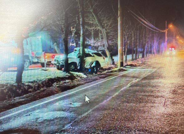 Ночное ДТП в Уссурийске Toyota Harrier влетела в дерево Поздно ночью на улице Ленинградской произошло серьёзное происшествие водитель автомобиля Toyota Harrier не справился с управлением вылетел с дороги и врезался в дерево По предварительной информации причиной аварии могло стать превышение скорости Мужчина получил травмы и был доставлен в больницу Сейчас по факту ДТП проводится проверка Прислать новость MrUssuriysk Наш Чат