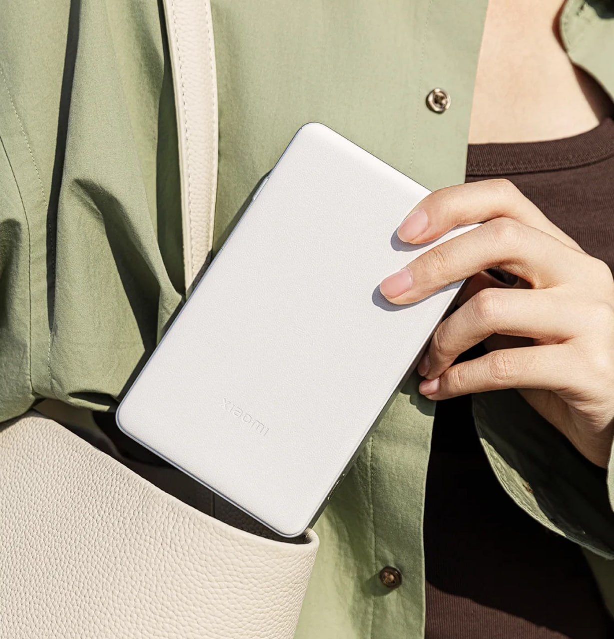 Рисовые гении из Xiaomi выпустили бюджетный принтер для фото любой смартфон можно превратить в полароид Portable Photo Printer Pro печатает снимки в качестве 313 dpi прямо с телефона и сразу ламинирует каждый кадр чтобы не царапался и не выгорал Цена 129 евро 12 000 рублей ChatGPT Нейро News