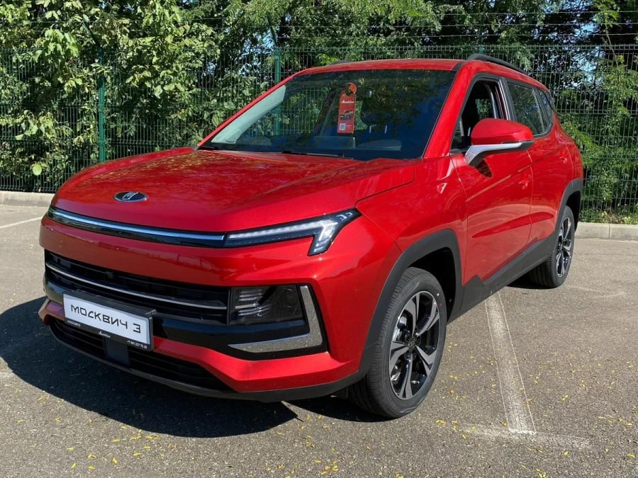 Новые автомобили Москвич проходят тестирование в суровых зимних условиях Сургута В ходе тестов будут проверены ключевые узлы работа двигателя при холодном пуске эффективность системы обогрева салона а также электронные системы безопасности ABS ESP и ассистенты водителя ADAS в условиях снега и гололёда После завершения испытаний в Западной Сибири автомобили самостоятельно отправятся обратно в Москву Напомним модели М70 и М90 представленные в декабре 2024 года оснащаются 9 ступенчатым автоматом М70 будет предлагаться с двигателями 1 5 и 2 0 литра а М90 только с 2 0 литровым силовым агрегатом Подробнее   Подпишись на MASHNEWS