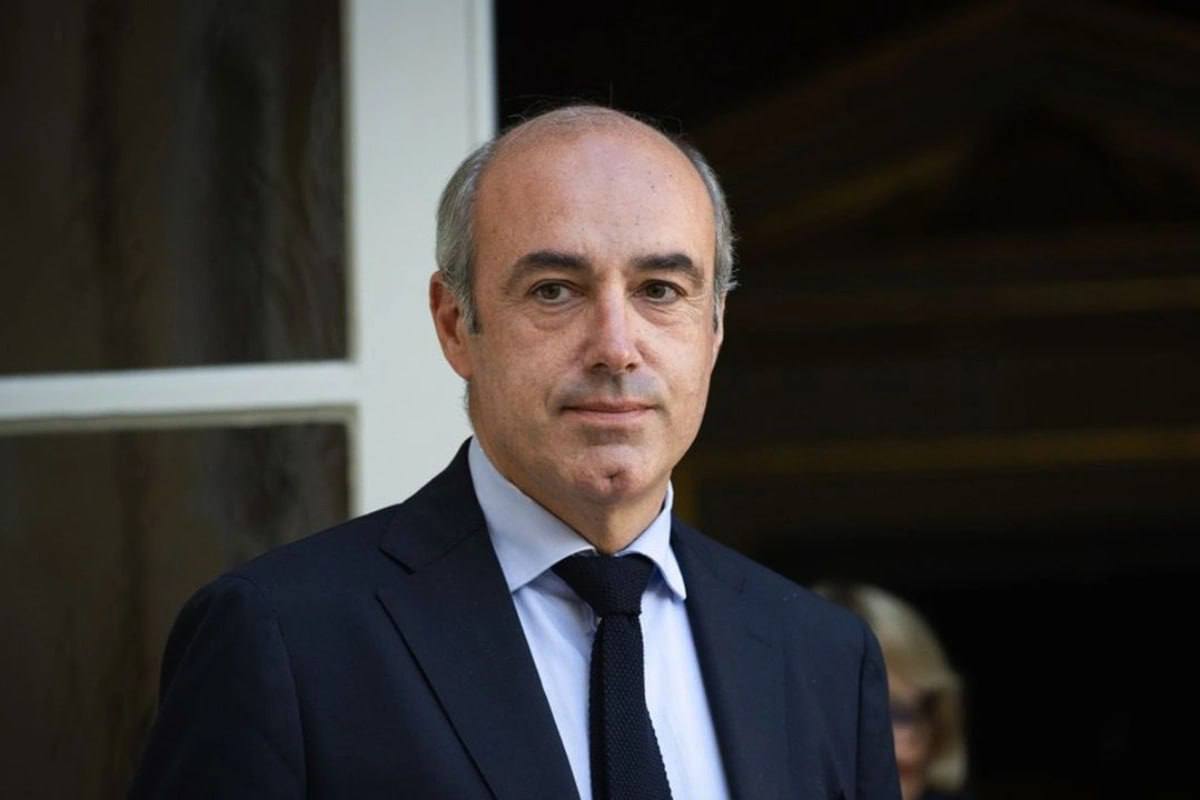 Французского депутата, расследовавшего коррупционную сделку с участием Макрона, нашли повешенным, — France Info. Оливье Марлекс, представитель партии «Республиканцы», был обнаружен мертвым в собственном доме полицейским патрулем. Власти начали расследование, чтобы установить обстоятельства его смерти. Марлекс проводил расследование по делу о возможной коррупции при продаже французской компании Alstom американской корпорации General Electric. По его предположениям, часть средств от сделки могла быть направлена на финансирование президентской кампании Макрона в 2017 году.