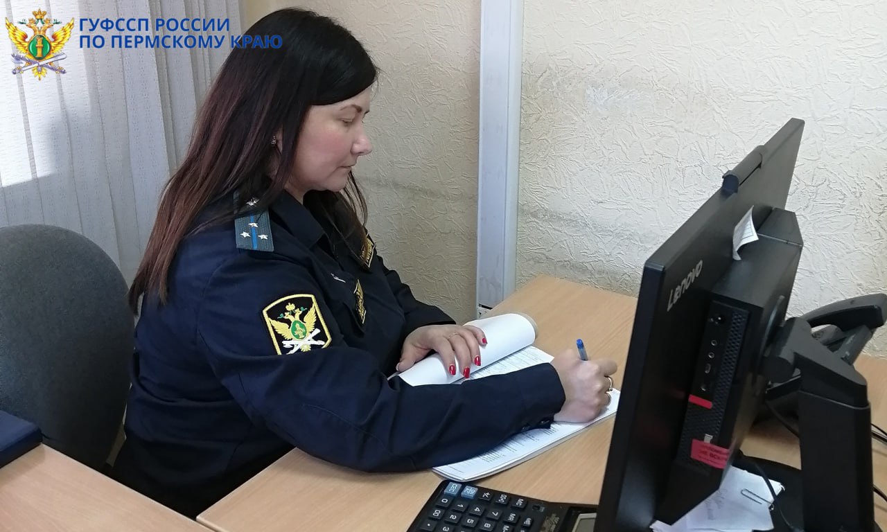 Прикамец выплатил материальный ущерб от ДТП после предупреждения о мерах принудительного взыскания  Авария произошла на одной из дорог вблизи г. Красновишерска. Водитель Renault Logan не выбрал скорость, которая бы позволяла ему контролировать дорожную обстановку, вследствие чего произошло столкновении с внедорожником, который двигался сзади.  Подробнее в официальной группе VK ГУФССП России по Пермскому краю.