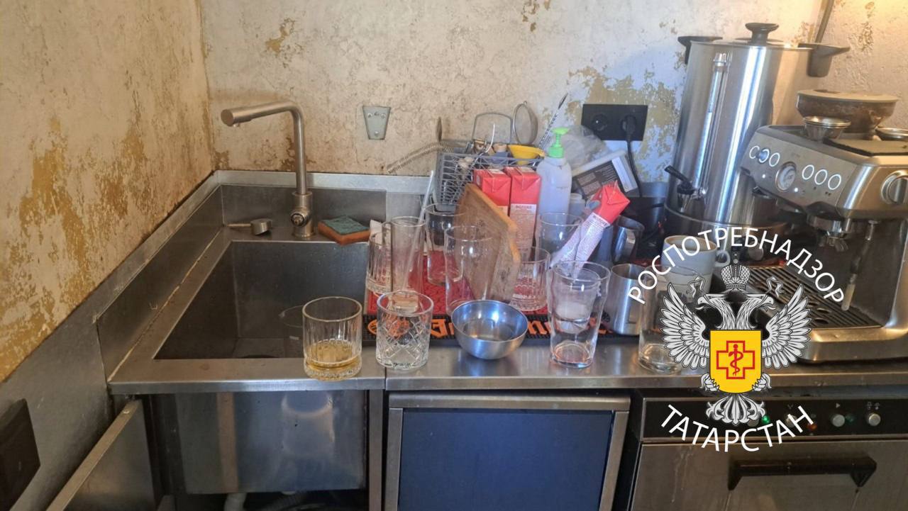 Кафе «Puppin pub» закрыли после отравления посетителя   Один из посетителей заболел кишечной инфекцией. Оказалось, что в кафе нарушались санитарно-гигиенические нормы. Заведение закрыли на 90 дней.   Подписаться   Написать нам