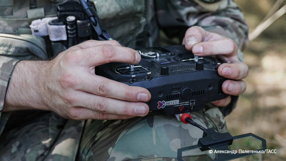 Кадровая потребность в специалистах по управлению беспилотниками составит порядка 35 тысяч человек в ближайшие 5 лет. Об этом сообщил министр труда и социальной защиты РФ Антон Котяков.