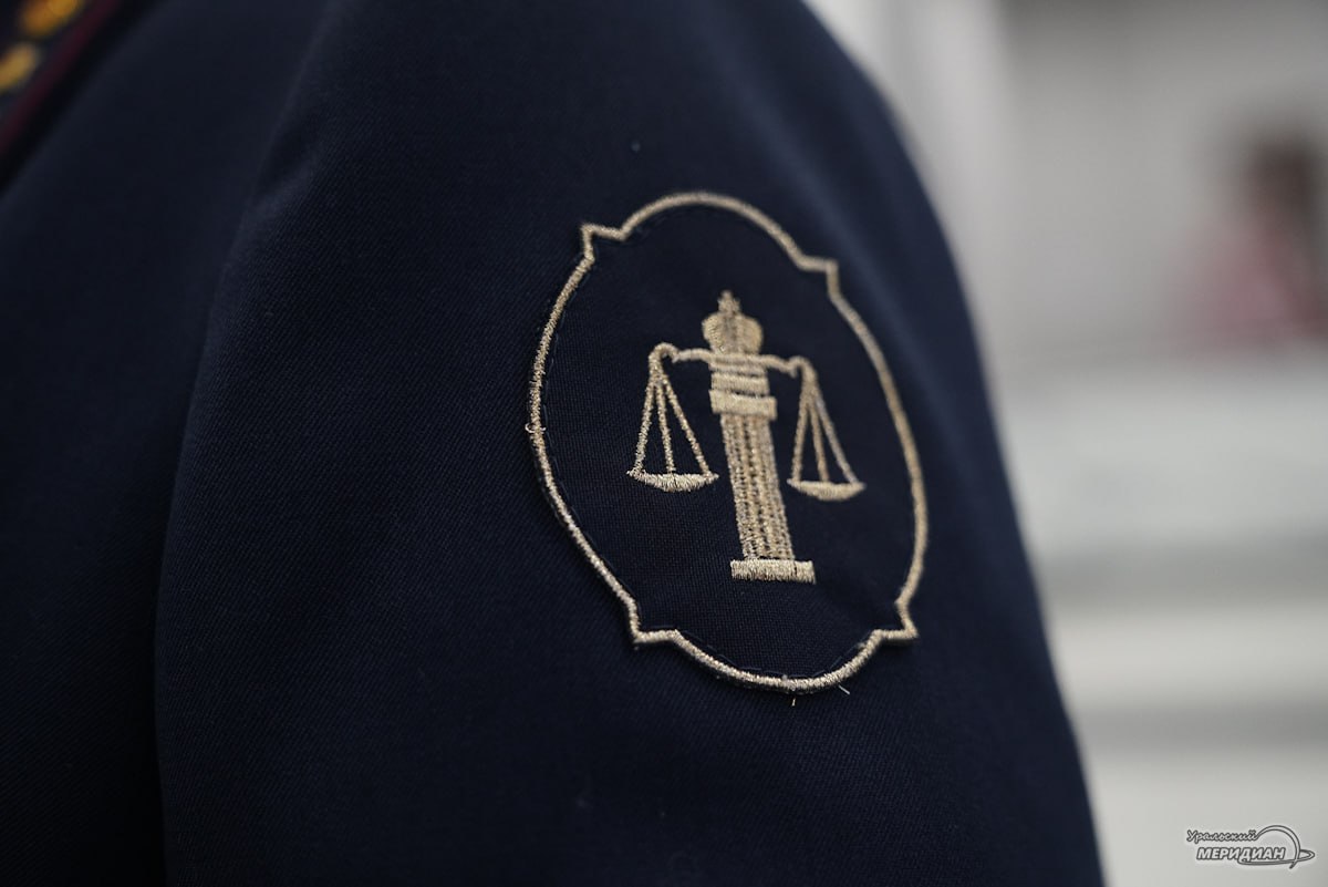 Экс замдиректора УКСа предстанет перед судом за взятку В Екатеринбурге прокуратура утвердила обвинительные заключения в отношении бывшего первого замдиректора ГКУ УКС Александра Мельникова и руководителя СК Интег Олега Качусова По версии следствия чиновник получил взятки на 1 6 млн за покровительство при госконтрактах а строитель передал МКУ деньги и автомобиль на 10 6 млн Дела будут рассматривать в Октябрьском суде Подписаться на Уральский меридиан