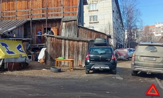 79 летняя пенсионерка пострадала в Петрозаводске при ДТП во дворе дома 14 по улице Фрунзе 8 апреля около 11 30 водитель автомобиля Tank двигаясь задним ходом сбил пожилую женщину Пенсионерка получила травмы обстоятельства аварии устанавливаются Столица в МАКС Прислать новость Реклама