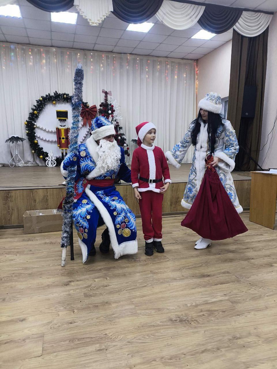 В Доме творчества организовали новогодний праздник для воспитанников Белокуракинского отделения реабилитации
