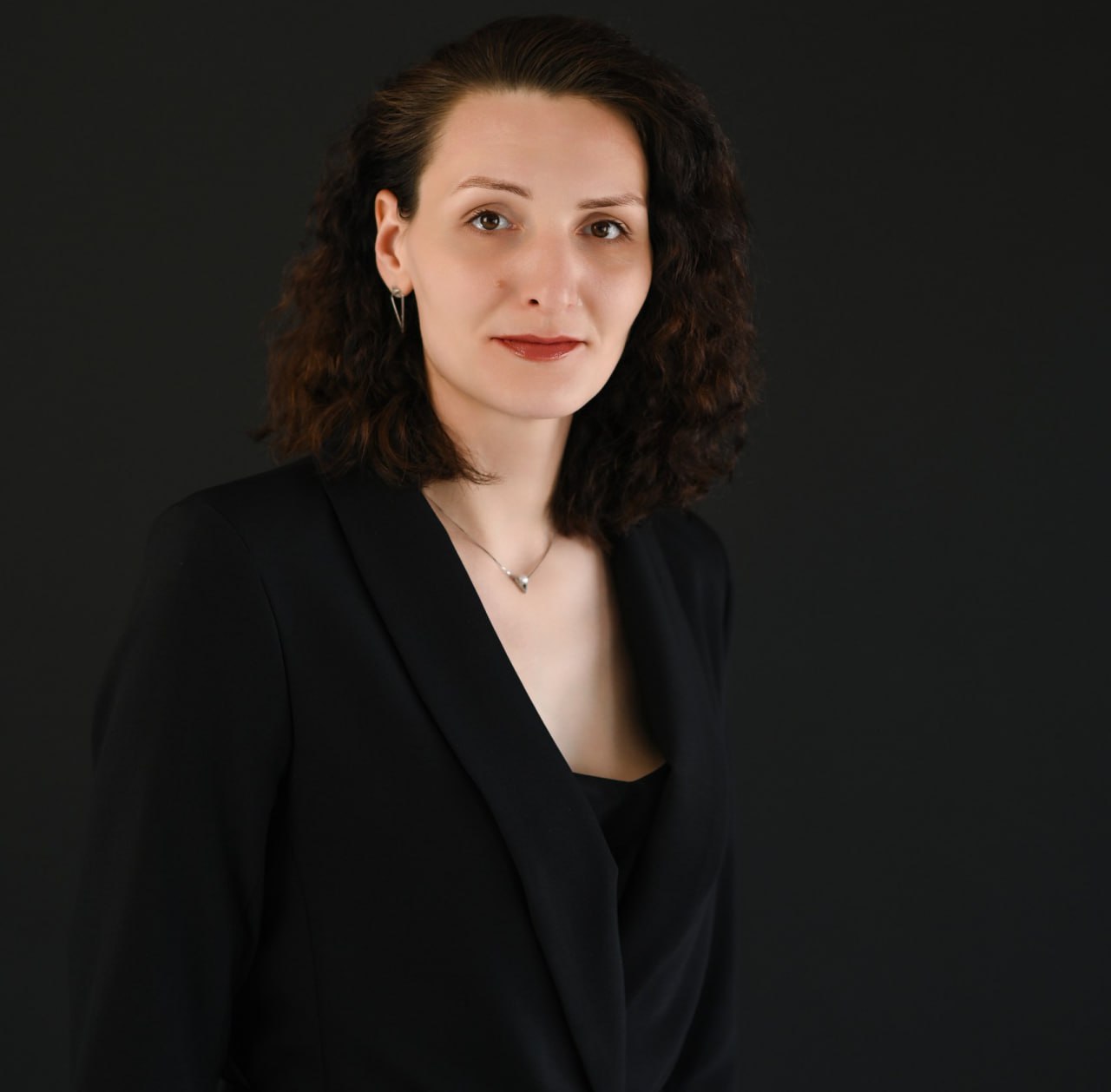 Наталья Викулова назначена и.о. министра науки и профессионального образования Забайкалья    Директор этно-археопарка "Сухотино" Наталья Викулова назначена и.о. министра науки и профессионального образования Забайкалья. Новое министерство появилось после разделения министерства образования и науки Забайкалья на два ведомства.   ⏺Теперь министерство образования и науки региона переименовано в министерство образования, а отдельно создано новое ведомство, которым и будет руководить Викулова. Наталья Викулова родилась 29 июля 1992 года в селе Кондуй. В 2016 году окончила ЗабГУ, а в 2019 защитила кандидатскую диссертацию на кафедре археологии МГУ им. Ломоносова. С 2011 года участвует в Чикойской археологической экспедиции. В 2018 году прошла стажировку в Датском технологическом университете.    Отмечается, что новое министерство будет отвечать за подготовку кадров для предприятий региона, развитие научной деятельности, реализацию федеральных проектов, в том числе создание межвузовского кампуса "Даурия" и другие задачи.   Фото: правительства Забайкалья    ChitaMedia Забайкальский край