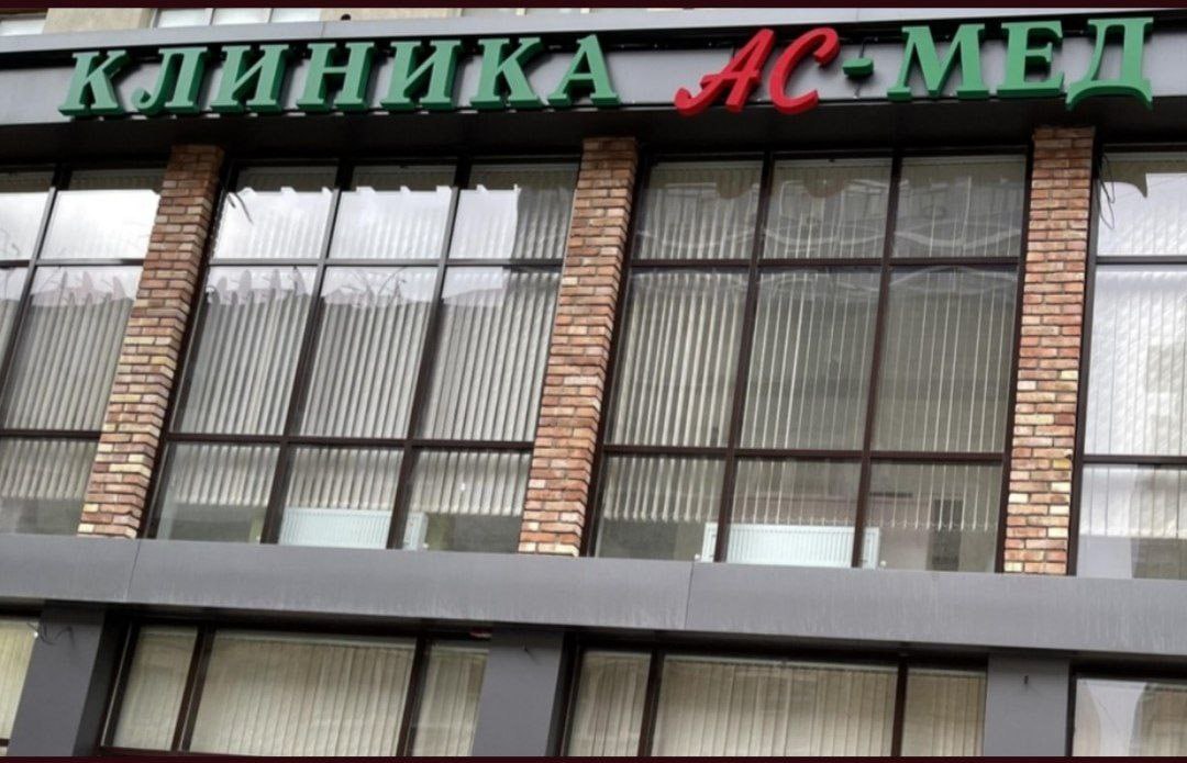В Махачкале приостановили работу трёх кабинетов медклиники В трёх кабинетах клиники гинеколога колопроктолога и сосудистого хирурга оказывали медицинские услуги без лицензии сообщили в республиканском управлении Роспотребнадзора Материалы проверки были переданы в суд для принятия дальнейшего решения Деятельность указанных кабинетов временно приостановлена до решения суда добавили в ведомстве Подписывайтесь на нас во ВКонтакте и в Одноклассниках чтобы быть в курсе самых интересных новостей Кавказа Подписывайтесь на телеграм канал АиФ Северный Кавказ