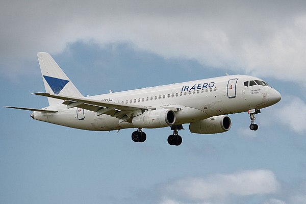 Авиакомпания ИрАэро с 17 декабря запускает регулярные рейсы между Благовещенском и Пекином Авиакомпания ИрАэро с 17 декабря запускает регулярные рейсы между Благовещенском и Пекином Об этом сообщает AVIA RU со ссылкой на данные аэропорта Благовещенск Рейс будет выполняться один раз в неделю Согласно расписанию вылет из Благовещенска по средам в 23 20 Прилет в Благовещенск по четвергам в 06 50 Время местное Рейсы будут выполняться на самолетах Superjet с компоновкой салона на 100 кресел aviaru net n290690