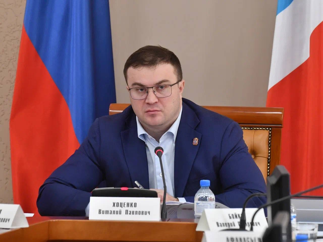 ℹ Губернатор Виталий Хоценко сообщил о распределении районам 113 млн рублей на путевки детям в оздоровительные лагеря В рамках подготовки к летней оздоровительной кампании уже осуществляются работы по благоустройству лагерей, комплектованию организаций медицинским, педагогическим и обслуживающим персоналом. В лагерях Омской области в текущем году будут возведены 4 новых жилых модуля, проведен капитальный ремонт трех столовых и 4-х медицинских пунктов. В целом, в бюджете Омской области на проведение оздоровительной кампании 2025 года предусмотрены ассигнования в объеме 363 млн рублей.