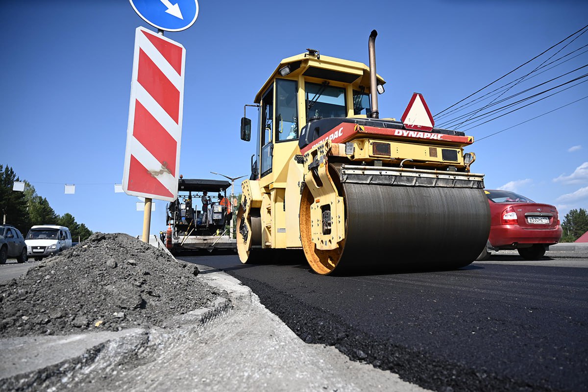 В Челябинской области обновили 229 километров дорог по нацпроекту в 2025 году   gubernia74 ru articles news 1137801 В 2025 году в Челябинской области продолжилось масштабное развитие дорожной сети благодаря национальному проекта Инфраструктура для жизни Работы охватили ключевые участки региональных трасс и улиц Челябинска что позволило повысить безопасность движения улучшить транспортную доступность и снизить нагрузку на городские магистрали сообщили в министерстве дорожного хозяйства и транспорта региона   t me chgub