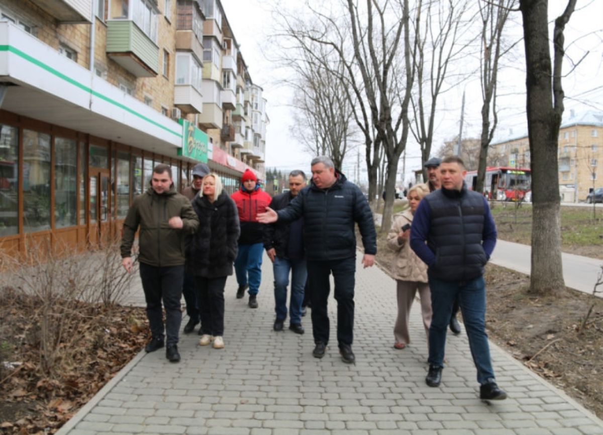 Илья Беспалов проверил состояние территорий Советского и Центрального округов     В комиссионном выходе приняли участие заместители главы администрации, начальники главных управлений по Советскому и Центральному округам, начальники профильных управлений и подведомственных учреждений.  ↗  Прислать новость   Подписаться