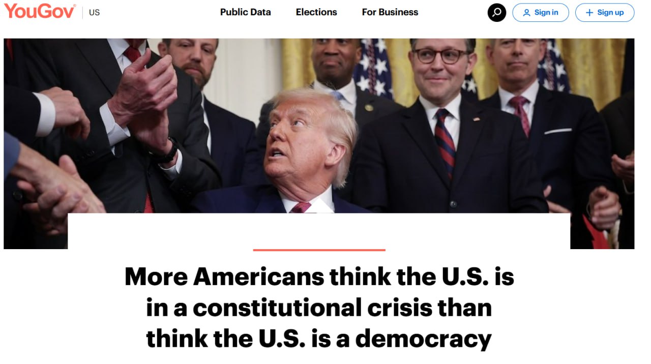 YouGov: 24% американцев считают США диктатурой  Согласно опросу YouGov, 56% американцев считают, что США переживают конституционный кризис и что страна стала гораздо более расколотой за последние пять лет. Такого мнения придерживаются 82% демократов и 26% республиканцев. Только 50% считают США демократической страной.    24% американцев уверены, что в государстве диктатура. С этим согласны 35% опрошенных демократов и 7% республиканцев. В феврале США считали диктатурой 18% американцев.  Опрос также показал, что многие американцы обеспокоены возможным упадком демократии. 59% демократов и 16% республиканцев считают, что США, скорее всего, перестанут быть демократией. 51% демократов и 8% республиканцев считают, что США, скорее всего, станут фашистской диктатурой.  Выборный