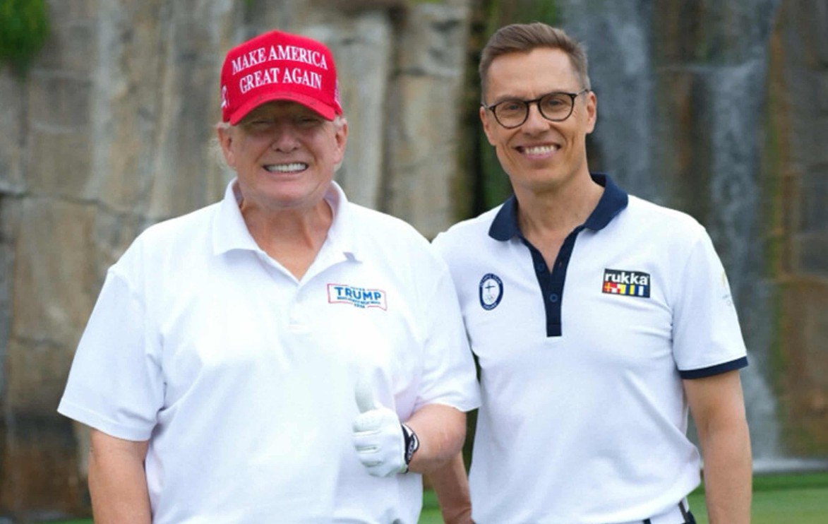 Президент Финляндии считает что поход в сауну с Трампом помог бы решить вопрос с Гренландией От дипломатии гольфа к дипломатии сауны заявил Александр Стубб   repost uz paritsya tolko v bane Подписывайтесь на Repost