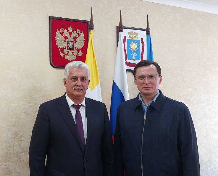 Глава Бердянска Андрей Ковганко посетил с рабочим визитом город Кисловодск В рамках рабочего визита в город Кисловодск Глава Бердянска Андрей Ковганко встретился с Главой этого известного кавказского курорта Евгением Моисеевым Целью поездки стало предварительное обсуждение заключения соглашения о сотрудничестве и обмене опытом Кисловодск один из старейших курортов России здравница с многолетними традициями и наработанными практиками в сфере отдыха лечения и туризма Несмотря на то что у Бердянска своя специфика а у Кисловодска своя обмен опытом прежде всего в развитии санаторного лечения может принести немало пользы Одна из наших приоритетных целей сделать Бердянск круглогодичным курортом Для этого нам нужно возродить санаторно лечебную базу А природные факторы для её успешного функционирования у нас есть Опыт Кисловодска который является круглогодичным курортом Бердянску может очень помочь в этом деле Уверен сотрудничество наших городов будет взаимополезным и выгодным отметил Глава Бердянска Андрей Ковганко t me glava brd