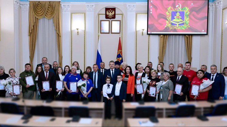 Губернатор Брянской области поблагодарил волонтёров за помощь фронту и семьям guberniya tv obshhestvo 314180 Встреча с добровольцами прошла в правительстве региона ƃℾ подписаться прислать новость