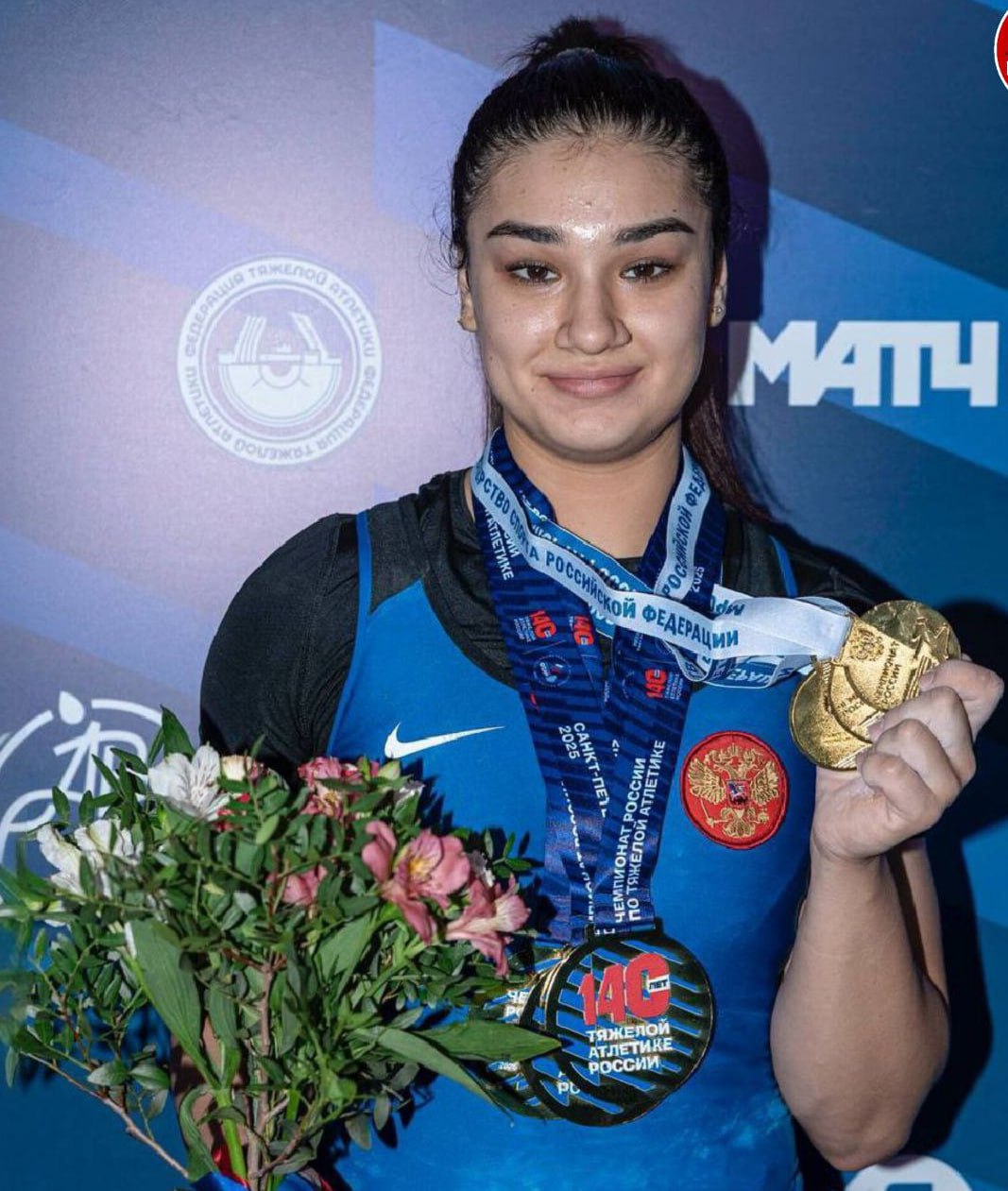 Одну тяжелоатлетку из Северной Осетии допустили до чемпионата мира Другой отказали в участии Зарина Гусалова выступающая в весовой категории до 69 кг и ещё 6 российских спортсменов получили нейтральный статус и выступят на турнире который пройдёт в Норвегии со 2 по 11 октября При этом тяжелоатлетке Яне Сотиевой ранее включённой в основную заявку сборной отказали в подтверждении статуса нейтрального спортсмена Вместе с ней без допуска остались еще 12 российских спортсменов В Федерации тяжёлой атлетики России заявили что направили запрос в комиссию потребовали разобраться и повторно рассмотреть заявки на получение нейтрального статуса и выступления на чемпионате мира Подписывайтесь на нас во ВКонтакте и в Одноклассниках чтобы быть в курсе самых интересных новостей Кавказа Подписывайтесь на телеграм канал АиФ Северный Кавказ