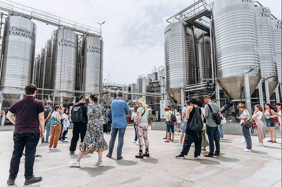 Туристический поезд К виноградникам у моря отправится в два пятидневных рейса по маршруту Москва Тамань Новороссийск Москва Поезда выйдут 3 и 10 сентября Гостей ждут экскурсии по Таманскому полуострову и Новороссийску Они смогут посетить винодельни и продегустировать вина в уютных залах Связь и запросы на размещение рекламы в Temruchok info bot Подпишись на Темрюк Инфо в MAX ВКонтакте Одноклассники