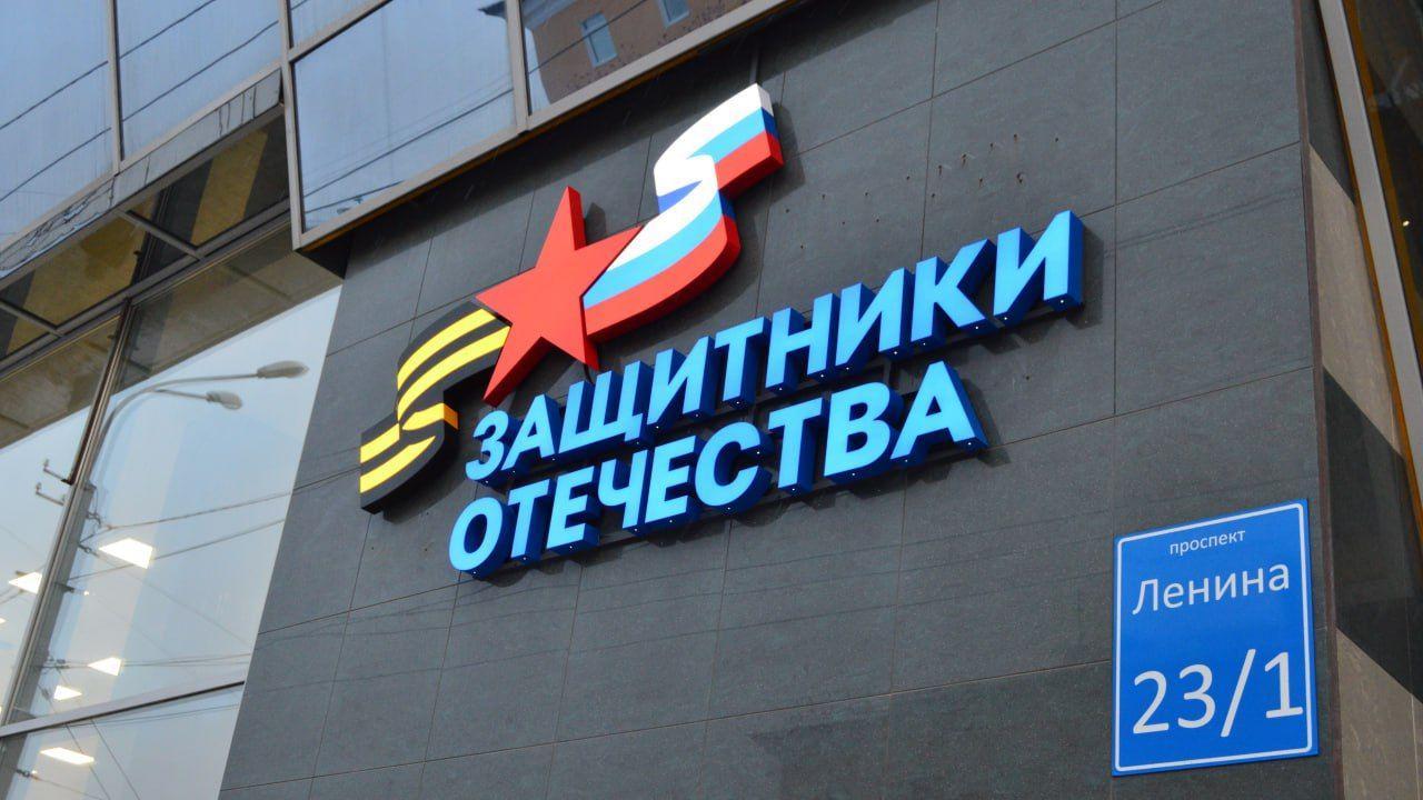 Губернатор Мурманской области возглавил Общественный совет региональной программы "Герои Севера"  Также в его состав вошли командующий Северным флотом вице-адмирал Константин Кабанцов, председатель Мурманской областной думы Сергей Дубовой, руководитель Мурманской областной Ассоциации ветеранов СВО Валерий Якупов, руководитель филиала Государственного фонда "Защитники Отечества" Жанна Макарова, руководитель регионального штаба Комитета семей воинов Отечества Наталья Жданова. Об этом сообщили в министерстве информационной политики.  Фото: Защитники Отечества   Мурманская область / ТГ    Подпишись — Вести Мурман