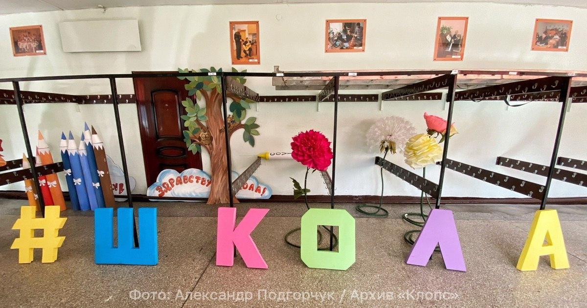 Кто первый обзывается тот на пол ляма нарывается в России предложили штрафовать за травлю в школе В Госдуме предложили штрафовать за травлю в школе СМИ и виртуальном пространстве Обидчики словно звери сбиваясь в стаи и чувствуя свою полную безнаказанность издеваются над сверстниками критикуют внешность хобби точку зрения Нередко причиной злых насмешек становится контент который в сети публикуют родители потерпевших считают авторы подготовившие дополнения в Кодекс РФ об административных правонарушениях За нападки предлагают ввести следующие штрафы для граждан от 10 тыс до 50 тыс рублей для должностных лиц от 100 тыс до 200 тыс рублей для юридических лиц от 100 тыс до 500 тыс рублей Мера направлена на то чтобы формировать культуры нетерпимости к любым формам унижения человеческого достоинства