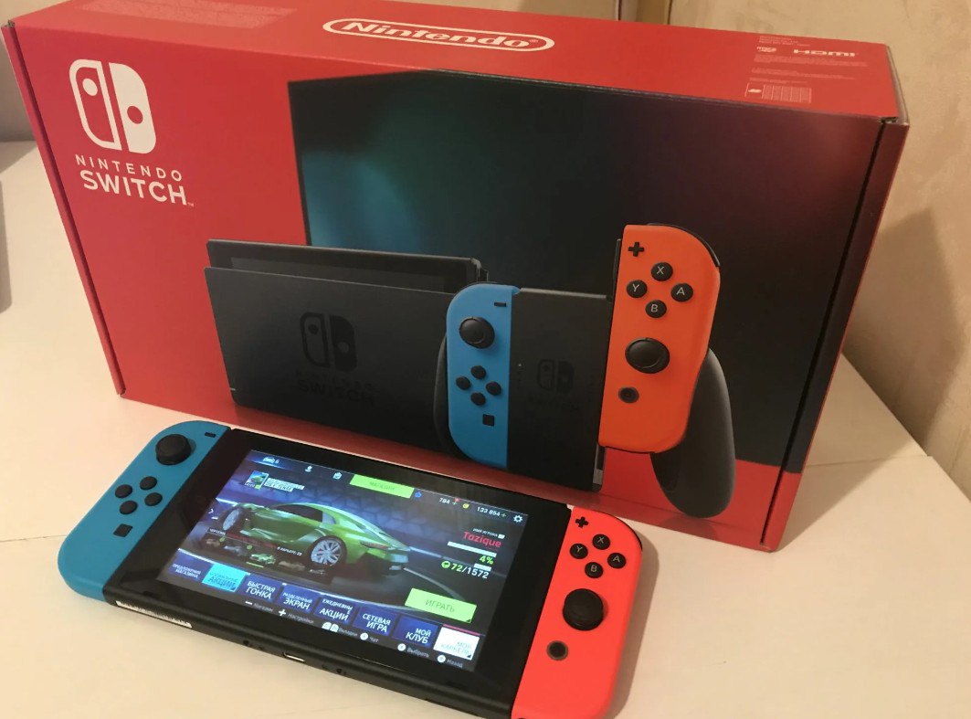 В трейлере чехла для Switch 2 могли представить и саму консоль Nintendo  В сети недавно появился трейлер для чехла Nintendo Switch 2 от компании Satisfye, в котором, по слухам, могла быть показана сама новая игровая консоль.  Трейлер был быстро удален, но, как известно, «все в интернете сохраняется» — пользователи успели сделать скриншот размытых изображений с «платформой» Nintendo.