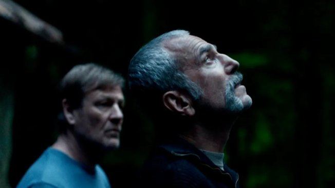 Фильм «Анемон» с Дэниелом Дей-Льюисом в главной роли выйдет этой осенью — мировая премьера состоится на Нью-Йоркском кинофестивале. Лента станет первой для актера после того, как в 2017 году он объявил об уходе из кино. Картину снял его сын — Ронан Дэй-Льюис. : Кадр из фильма «Анемон»