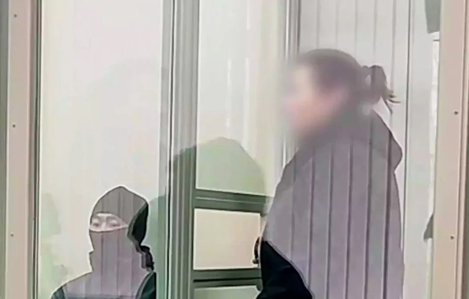 Завершено расследование дела о хищении 1 6 млн руб у АО Информационные спутниковые системы имени академика М Ф Решетнева АО Решетнев занимающегося разработкой и производством космических аппаратов Обвинение в махинациях с заключением рекламных контрактов следователи предъявили бывшей пиарщице предприятия Светлане Башковой Это второе уголовное дело в отношении нее Сейчас фигурантку дела судят за хищение у АО около 43 млн руб Экс начальника управления коммуникациями АО Решетнев заявляет о необоснованности новых и старых обвинений Подробнее в материале Баннеры довели до суда СУ СКР по Красноярскому краю и Республике Хакасия  Подписывайтесь на Ъ Сибирь