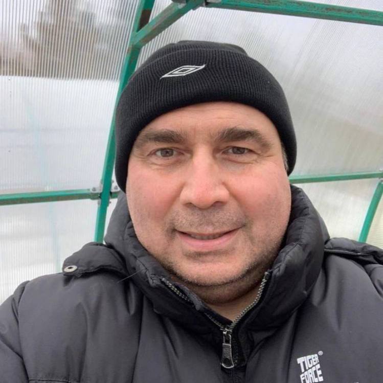 Суд арестовал имущество экс министра ЖКХ Свердловской области Николая Смирнова обвиняемого в коррупции Общая стоимость арестованного имущества 9 миллионов рублей Как то очень скромно учитывая что было много шумихи вокруг этого дела По версии следствия Николай Смирнов вместе со своими заместителями Игорем Чикризовым и Андреем Кислициным получили 4 4 млн рублей за покровительство при выполнении муниципальных контрактов Обвиняемым грозит до 15 лет лишения свободы Напомню Николай Смирнов находился под арестом с января а в июле был освобожден