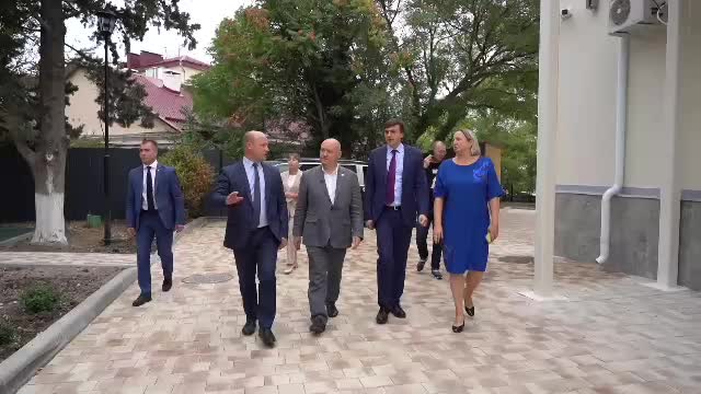 Министр просвещения Сергей Кравцов оценил капитальный ремонт школы и детсада в Севастополе