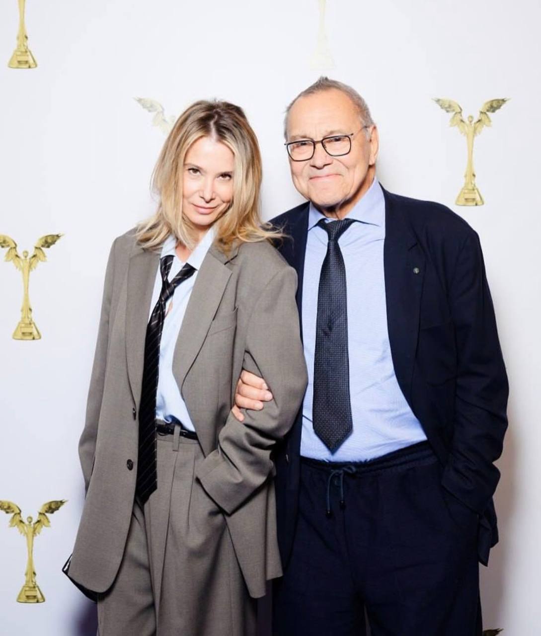 Юлия Высоцкая рассказала в интервью Лауре Джугелии что они с Андреем Кончаловским удочерили девочку Дочку зовут Соня сейчас ей 4 года PEOPLETALK в MAX