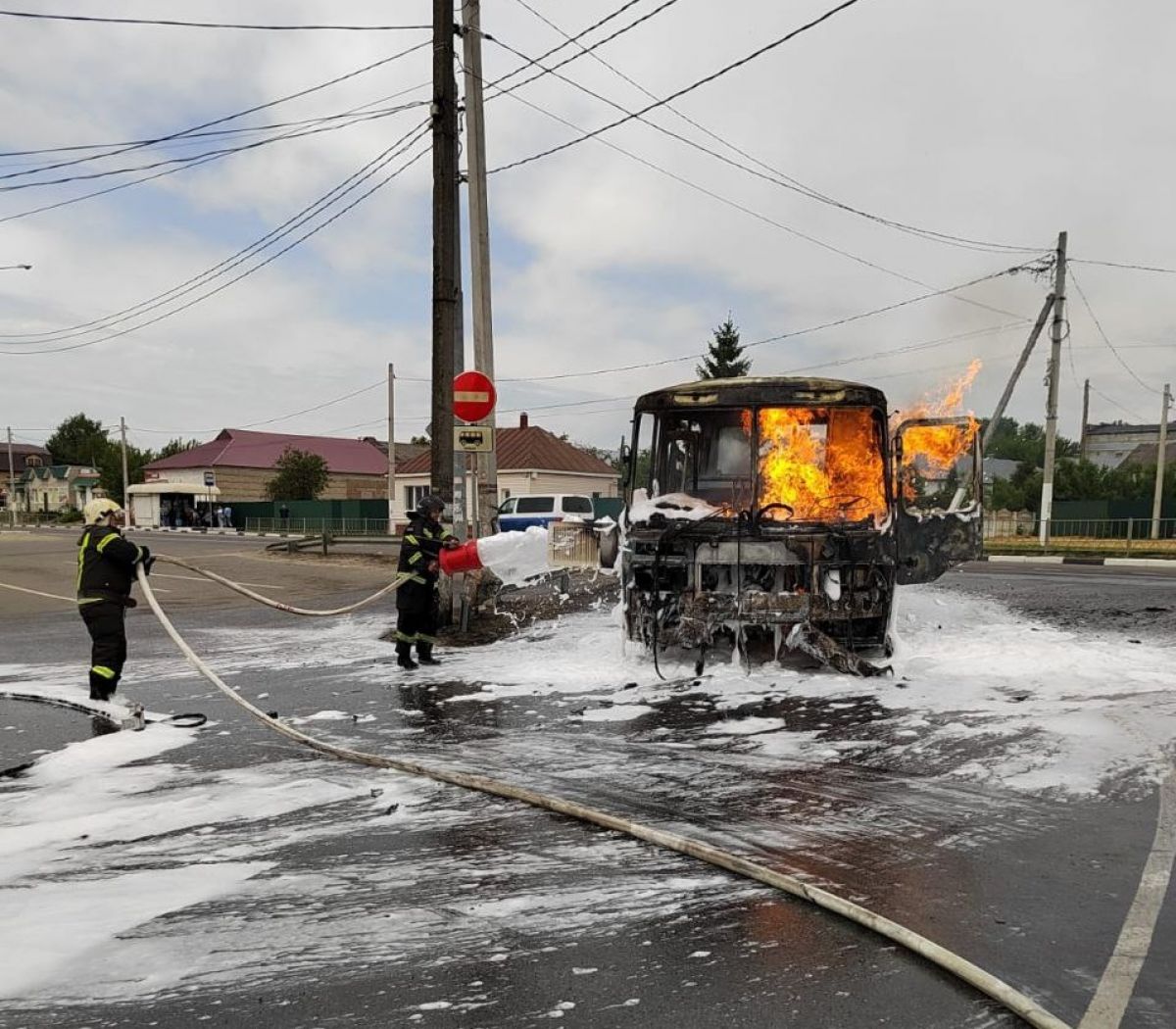 В Кромах потушили горящий ПАЗ В Кромах ликвидировано возгорание автобуса ПАЗ, который загорелся в районе местного автовокзала. Как сообщили «Орловским новостям» в МЧС, в момент возгорания в автобусе не было пассажиров. ПАЗ ехал с заправки. ↗ Прислать новость Подписаться