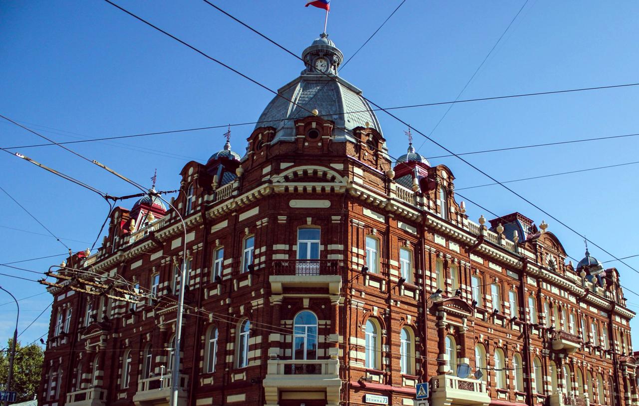 В Томске дефицит бюджета города составит 1 4 миллиарда рублей Об этом сообщили в пресс службе городской мэрии Бюджет традиционно сохраняет социальную направленность Большая часть средств будет направлена на социальные нужды в частности на расселение людей из аварийного жилья Кроме того средства будут направлены на социальные выплаты повышение зарплат и не только добавила Анна Мальсагова заместитель мэра Доходная часть городского бюджета составит 27 6 миллиарда рублей а расходная почти 29 миллиардов рублей томск vtomsk24